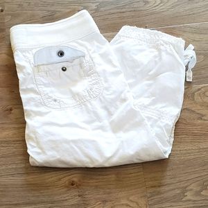 A & F CARGO CAPRI SIZE SMALL
